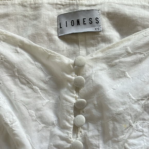 Lioness Eyelet Top - Picture 3 of 4